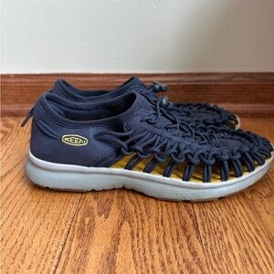 KEEN Uneek Shoes Youth 5 Women’s 6.5 Navy Blue